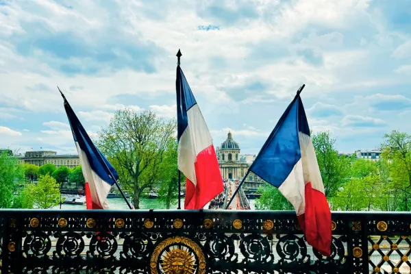 بهترین کشور برای مهاجرت از طریق ازدواج- پرچم کشور فرانسه