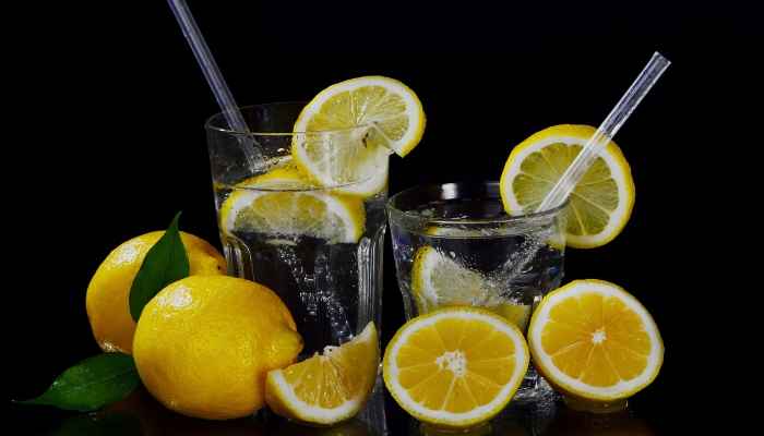 یکی از غذاهای معروف یونان سودا لیمو (Lemon Soda)