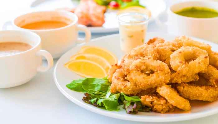 یکی از غذاهای معروف یونان : کالاماری سرخشده (Fried Calamari)