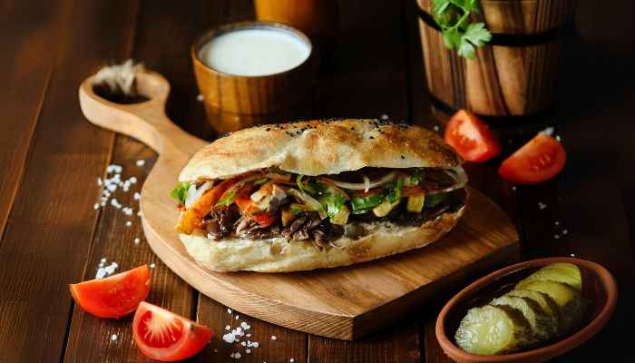 یکی از غذاهای معروف یونان : گیرو(Gyro)