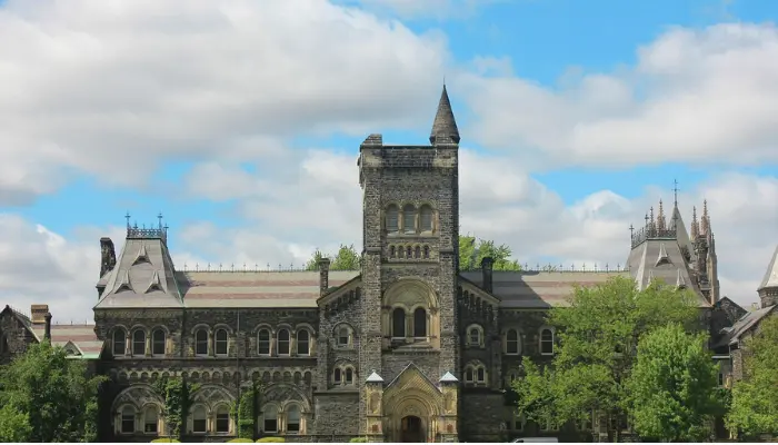 تحصیل دررشته مهندسی مکانیک در دانشگاه تورنتو