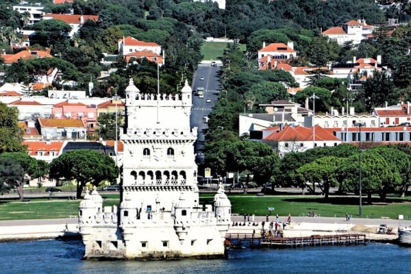 اقامت اروپا با تمکن مالی - برج بلم در لیسبون: نماد اکتشافات دریایی و تاریخ پرتغال.