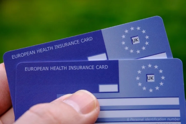 کارت بیمه مسافرتی اروپایی - ابزاری حیاتی برای اطمینان از امنیت مالی و سلامت در برنامهریزی سفر خارجی.