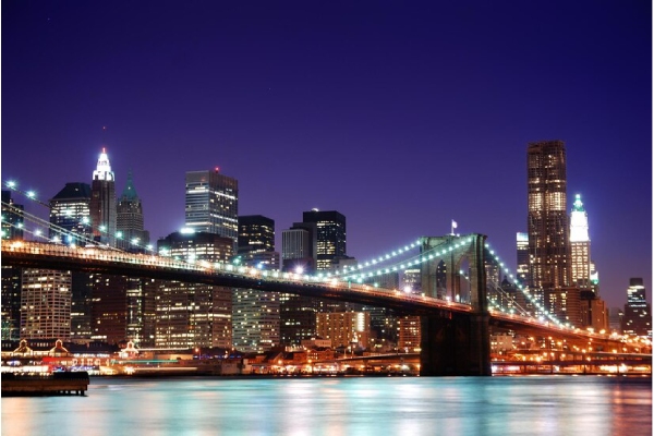 منظرهای دیدنی از پل بروکلین و آسمانخراشهای نیویورک در شب؛ از جاذبههای برجسته سفر به آمریکا