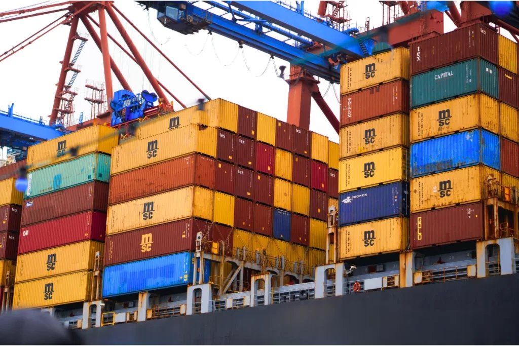 ۸. نمایی از فرآیند حمل‌ونقل دریایی در واردات کالا از چین با نظارت پردیس برای واردات